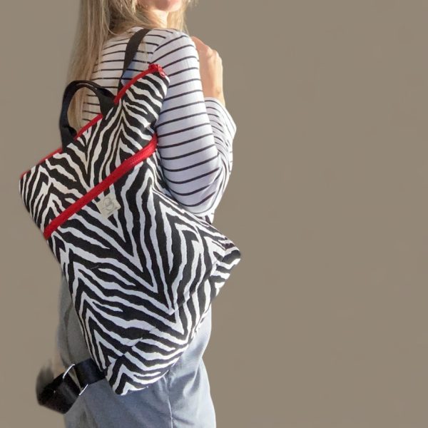 ZEBRA BLACK-WHITE RED ZIPPER.OK