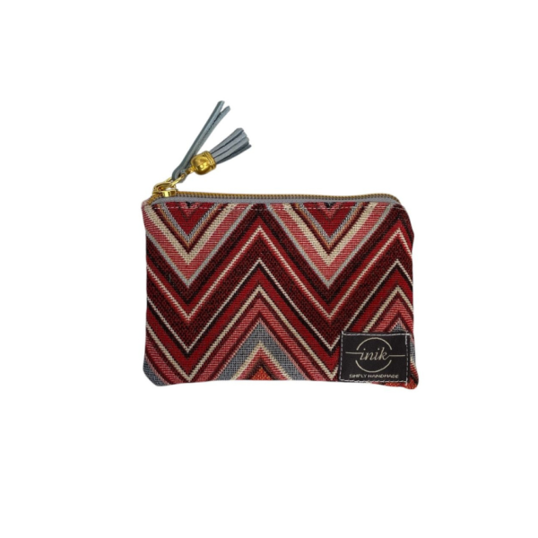 Κόκκινο υφασμάτινο πορτοφόλι με ζικ-ζακ μοτίβο, φερμουάρ και κρόσσι – συλλογή Inik.