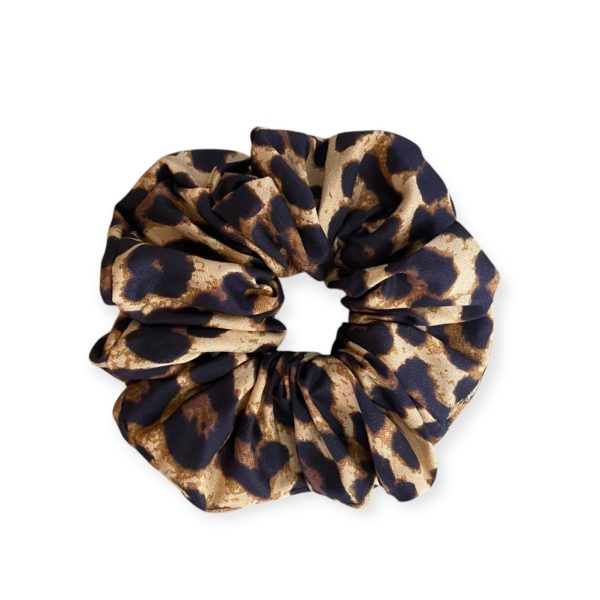 Χειροποίητο scrunchie με animal print leopard σχέδιο σε γήινες αποχρώσεις, από την inik.gr