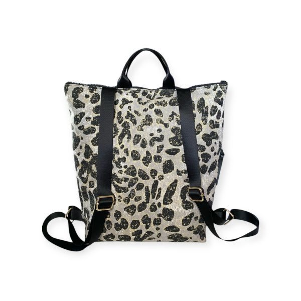 Χειροποίητο σακίδιο πλάτης με leopard print και χρυσές λεπτομέρειες, με μαύρους ιμάντες και μπροστινή τσέπη με φερμουάρ