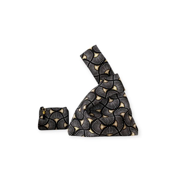 Χειροποίητη knot bag Gold Paon με μαύρη βάση και χρυσό-λευκό art deco μοτίβο.