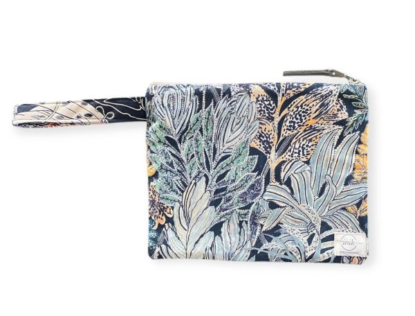 Χειροποίητο νεσεσέρ Wild Blossom με botanical print και εσωτερική επένδυση.