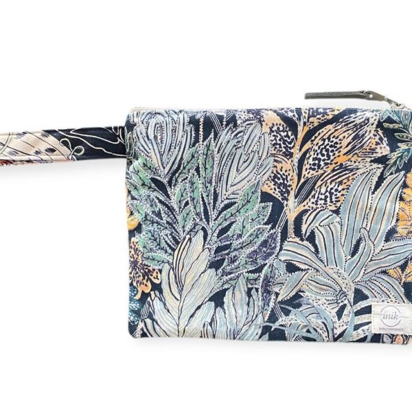 Χειροποίητο νεσεσέρ Wild Blossom με botanical print και εσωτερική επένδυση.