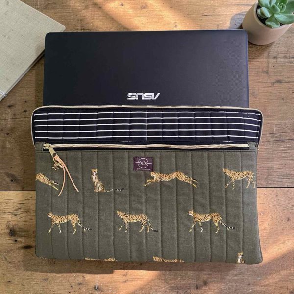 Χειροποίητη θήκη laptop Cheetah Motivation με κεντημένα τσιτάχ